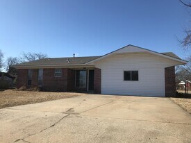 25 Arapaho Dr in Shawnee, OK - Building Photo