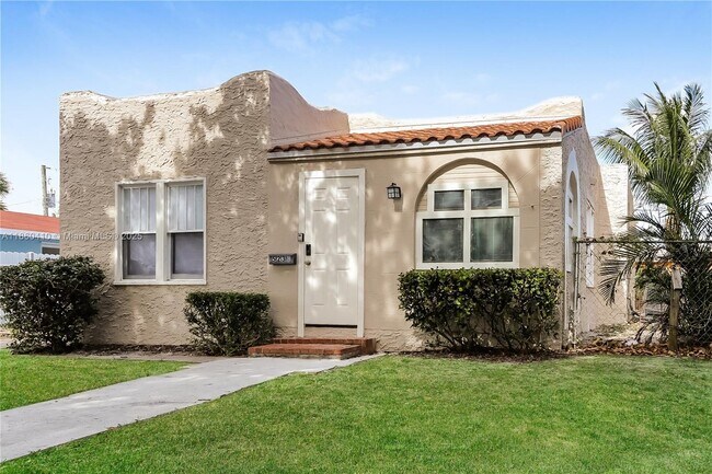 523 Plymouth Rd in West Palm Beach, FL - Foto de edificio - Building Photo