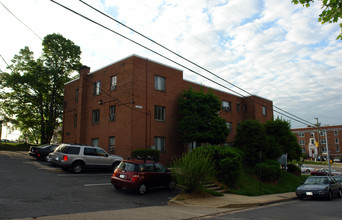 Fort Strong Apartments in Arlington, VA - Building Photo - Building Photo