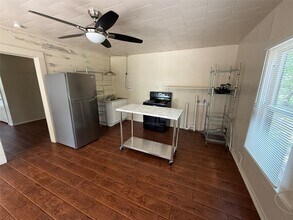 2812 Angier Rd in Huntsville, TX - Building Photo - Building Photo