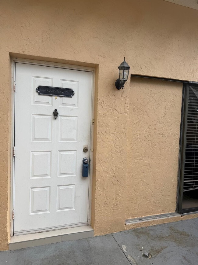 11596 NW 45th St in Coral Springs, FL - Building Photo - Building Photo