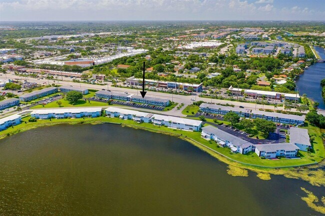 1113 Lake Ter, Unit 102 in Boynton Beach, FL - Building Photo - Building Photo