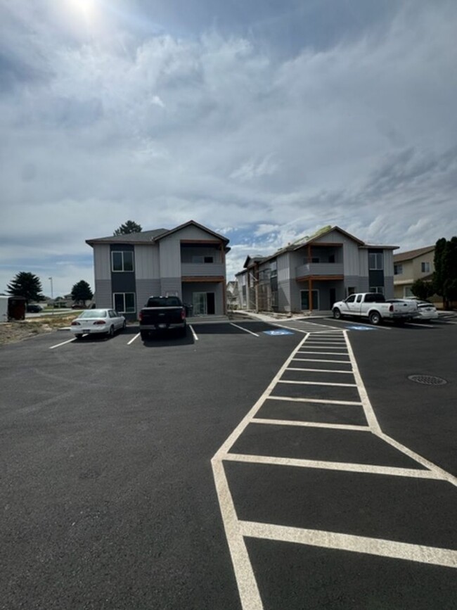 321-329 Pheasant Rd in Twin Falls, ID - Foto de edificio - Building Photo