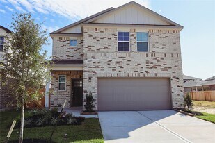 211 Forest W St in Magnolia, TX - Building Photo