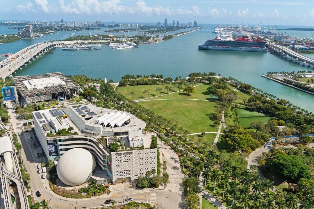 1100 Biscayne Blvd, Unit 3502 in Miami, FL - Foto de edificio