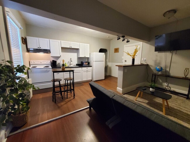 196 Magnolia St in Providence, RI - Building Photo - Building Photo