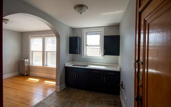 2448 N Laramie Ave in Chicago, IL - Building Photo - Building Photo