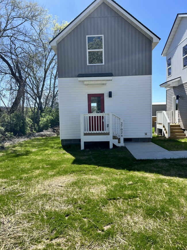 property at 2702 E 39th St