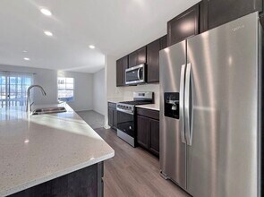 324 Basin Ct in St. Charles, IL - Building Photo - Building Photo