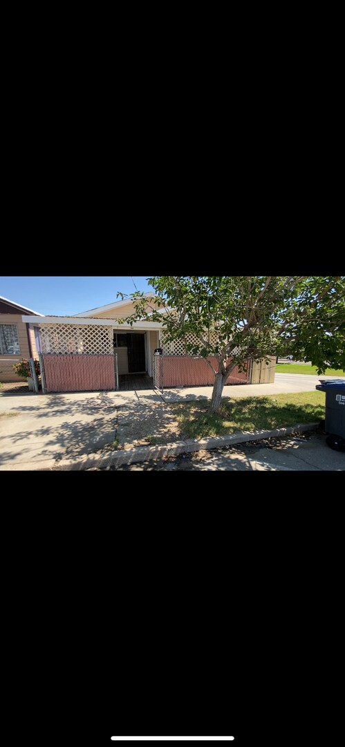 704 Lucard St in Taft, CA - Building Photo - Building Photo