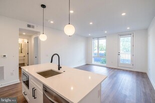 5904 Germantown Ave, Unit 502 in Philadelphia, PA - Building Photo
