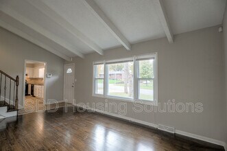 18812 Gateway Dr in Independence, MO - Building Photo - Building Photo