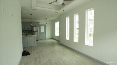 5609 Ozark Ave-Unit -1 in McAllen, TX - Foto de edificio - Building Photo