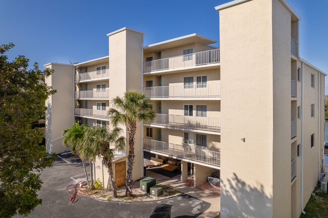 Beachwood On the Bay Condominiums in Bonita Springs, FL - Foto de edificio - Building Photo