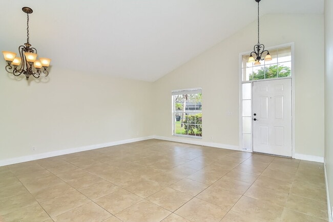 22457 Middletown Dr in Boca Raton, FL - Building Photo - Building Photo
