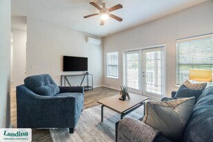 655 W Mallard Creek Church Rd in Charlotte, NC - Building Photo
