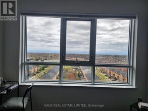 395 Dundas St W in Oakville, ON - Building Photo - Building Photo