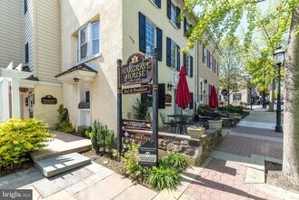 4 W Oakland Ave-Unit -2A in Doylestown, PA - Building Photo - Building Photo