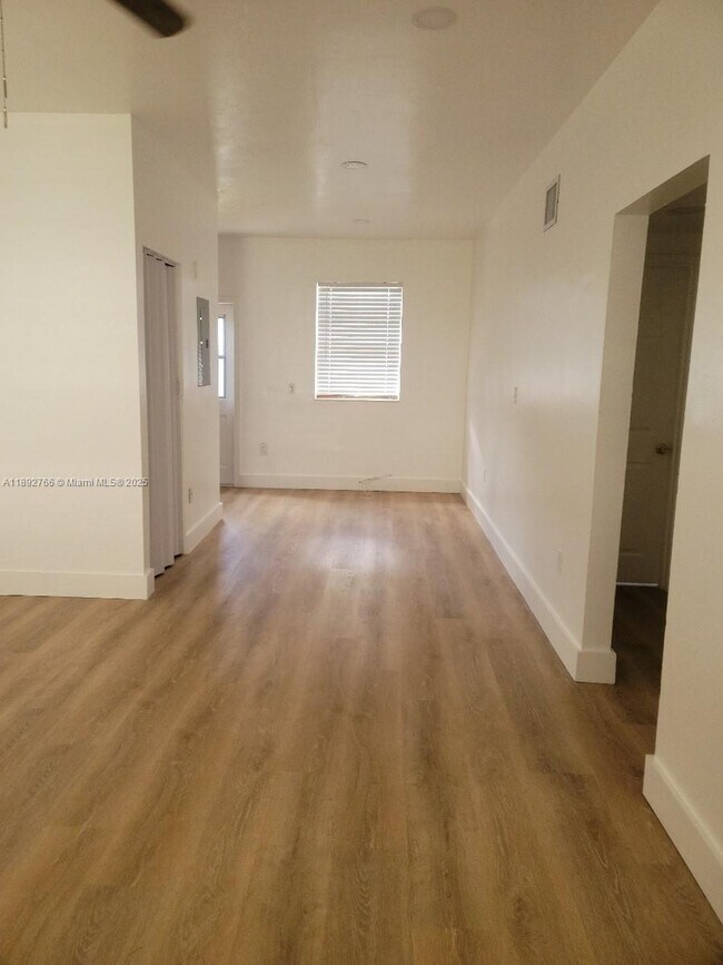 7710 Carlyle Ave in Miami Beach, FL - Building Photo - Building Photo