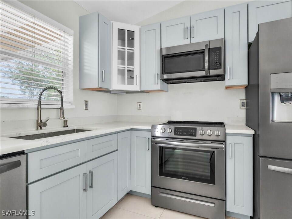 1526 NW 21st Pl in Cape Coral, FL - Building Photo