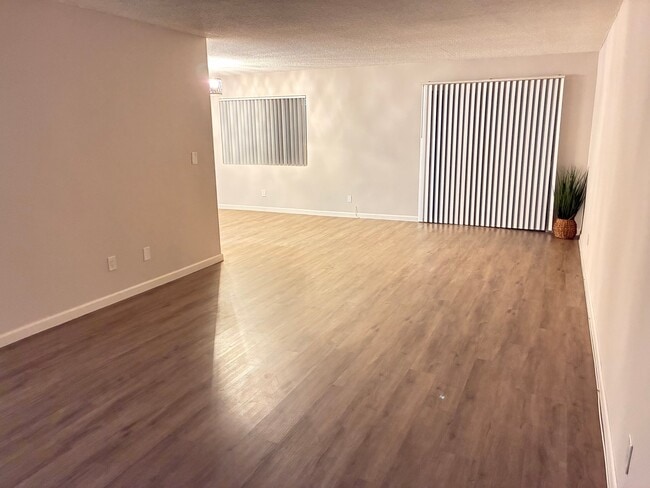 400 E Live Oak St, Unit 30 in San Gabriel, CA - Building Photo - Building Photo