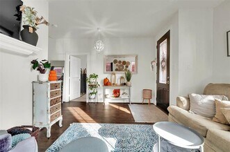 345 Twin Creeks Dr in Garland, TX - Building Photo - Building Photo