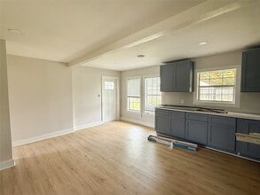 119 S Ringgold St in West Columbia, TX - Building Photo - Building Photo