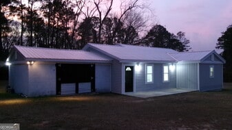 17827 Hwy 129 in Claxton, GA - Building Photo