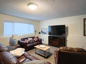 3607 Rhone Cir in Anchorage, AK - Building Photo - Building Photo