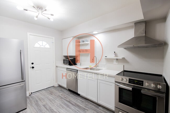 property at 2812 N 17th Pl