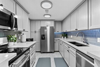 604 S Ripple Creek Dr in Houston, TX - Building Photo - Building Photo