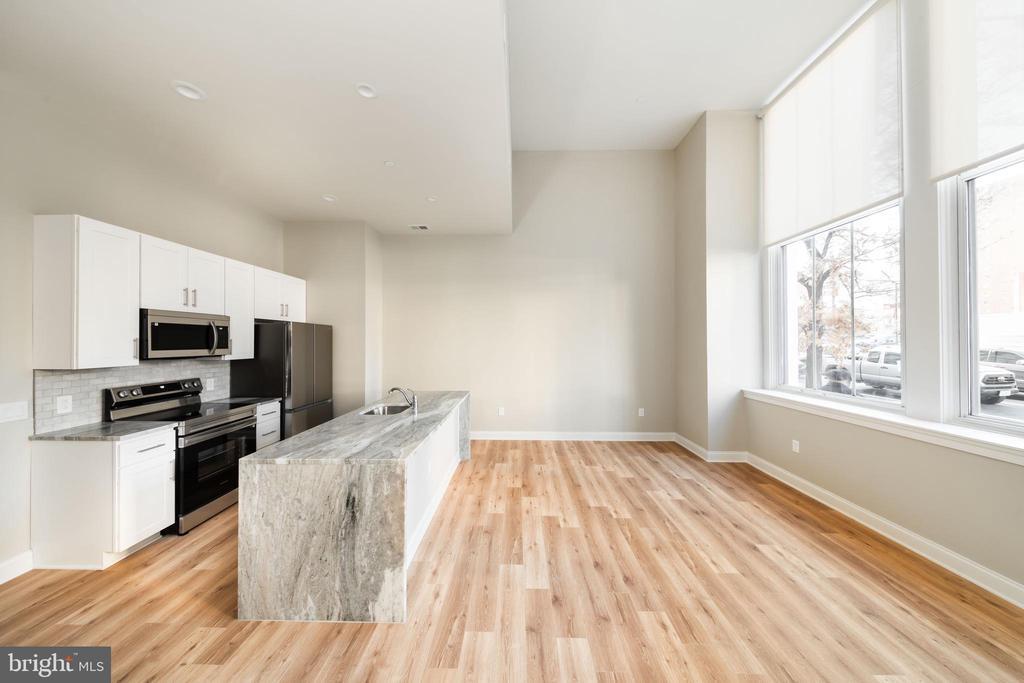 2121-41 Market St in Philadelphia, PA - Building Photo