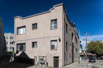 331 Wayne Pl in Oakland, CA - Foto de edificio - Building Photo