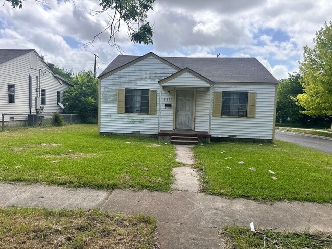 property at 1317 S Main St