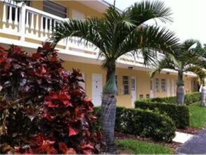 4051 NE 13th Ave, Unit 54-3 in Oakland Park, FL - Building Photo - Building Photo