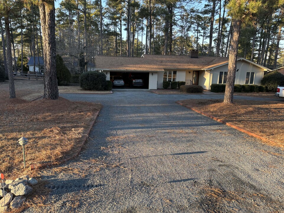 1008 Rays Bridge Rd in Whispering Pines, NC - Building Photo