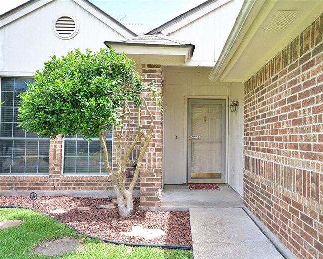 212 N Flaxseed Ln in Fort Worth, TX - Building Photo - Building Photo