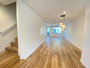 2245 Myrtle St in Oakland, CA - Building Photo - Building Photo