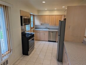 6 Terrace Ct in Albertson, NY - Building Photo - Building Photo