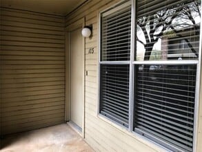 222 N Center St in Grand Prairie, TX - Building Photo - Building Photo