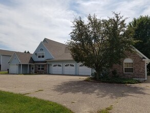 1401 River View Ave, Unit D in Stevens Point, WI - Foto de edificio - Building Photo