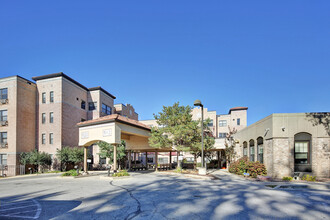 Hawley Ridge Apartments in Milwaukee, WI - Building Photo - Building Photo