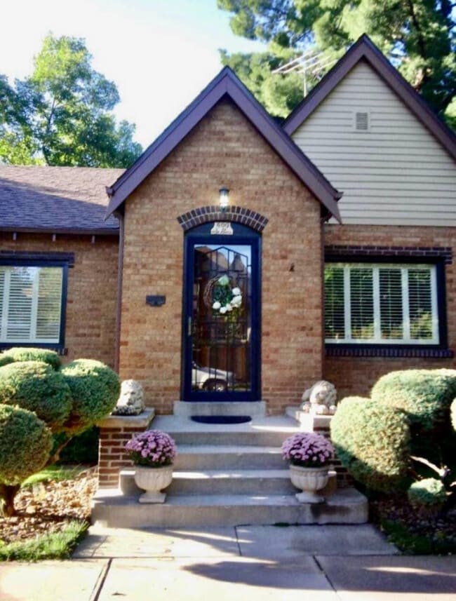 property at 400 S Race St