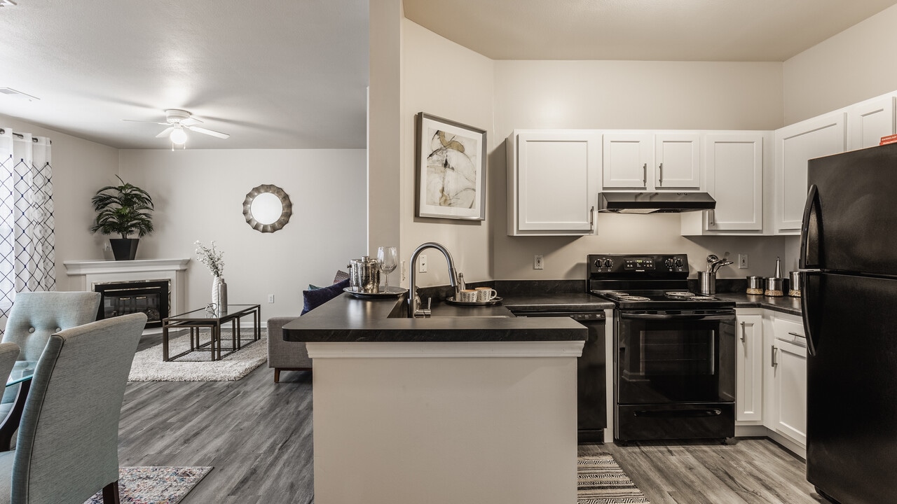 Riverchase Apartments in Indianapolis, IN - Building Photo