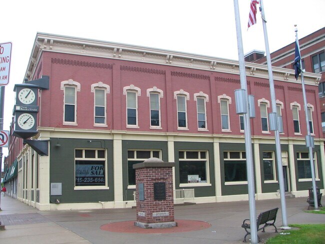 200 Main St E in Menomonie, WI - Building Photo - Building Photo