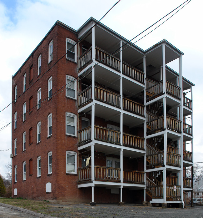 4 Locust St in Holyoke, MA - Building Photo - Building Photo