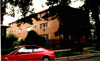 133 N Menard Ave Apartamentos