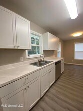 117 Interstate Farm Rd in Byhalia, MS - Foto de edificio - Building Photo