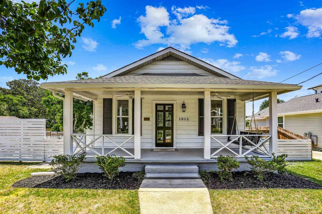 1915 E Lee St in Pensacola, FL - Building Photo