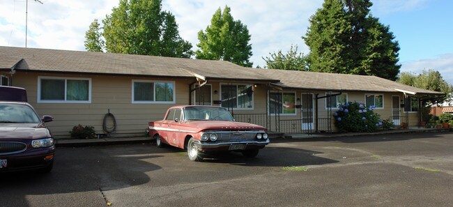 1552-1562 Evergreen Ave NE in Salem, OR - Building Photo - Building Photo